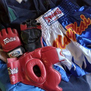 Fairtex Kick Boxing Gear(gloves/headgear and Twins Mauy Thai trunks-adjustable)